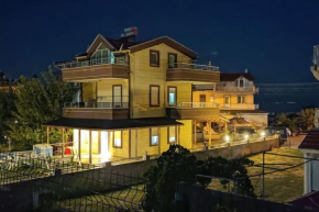 Ayvalık Altınova Denize Sıfır Tripleks Yazlıık Villa